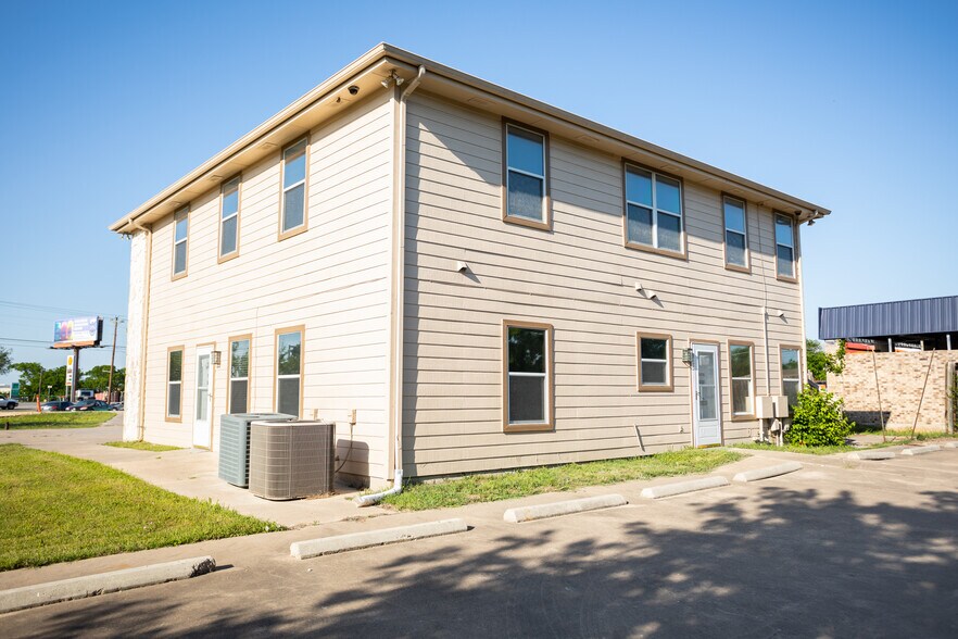 310 W Murray St, Manor, TX à louer - Photo de l’immeuble – Image 3 sur 14