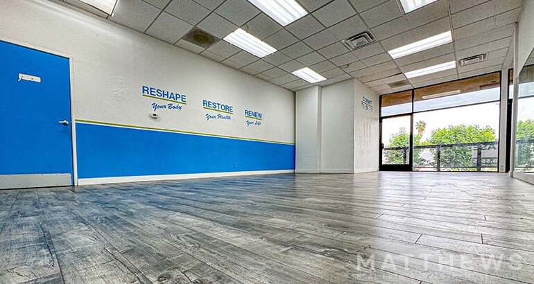 8205 Santa Monica Blvd, West Hollywood, CA à louer - Photo de l’immeuble – Image 3 sur 4