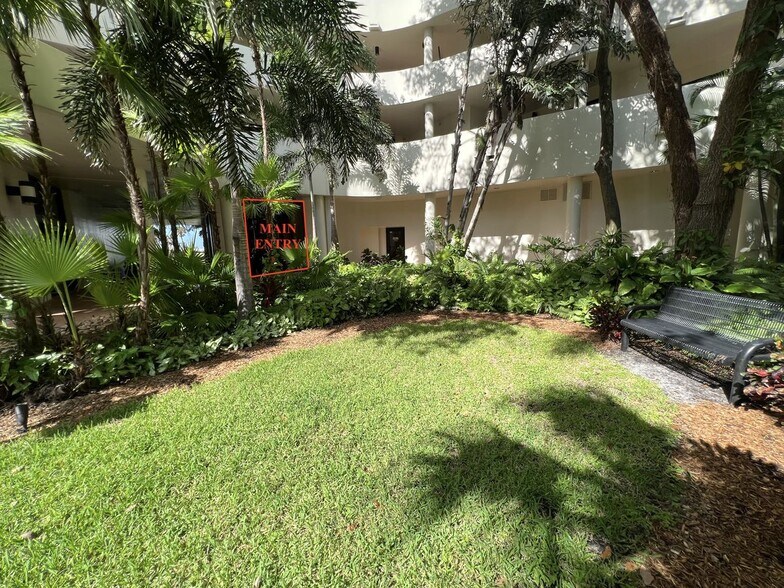 1258 N Palm Ave, Sarasota, FL à louer - Photo de l’immeuble – Image 3 sur 26