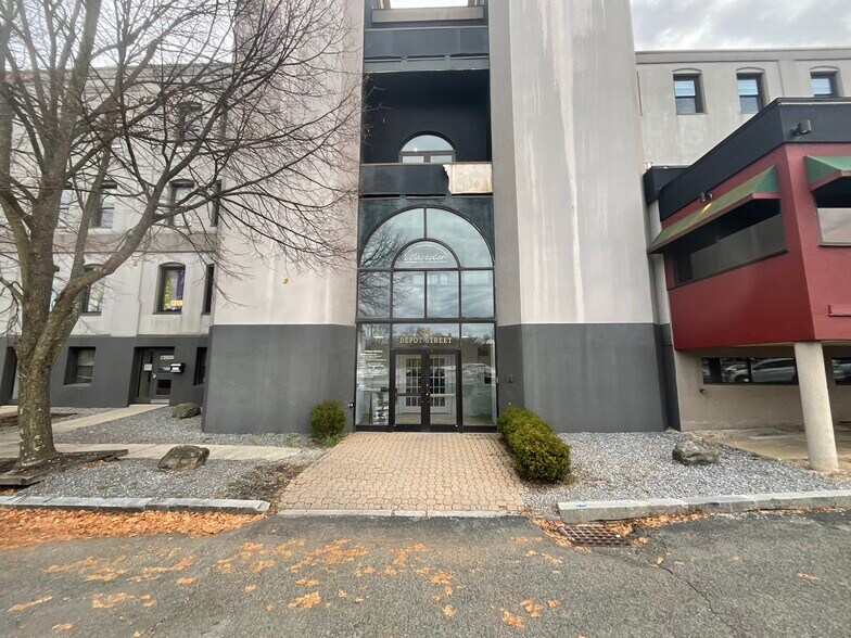 34 Depot St, Pittsfield, MA à louer - Photo de l’immeuble – Image 1 sur 14