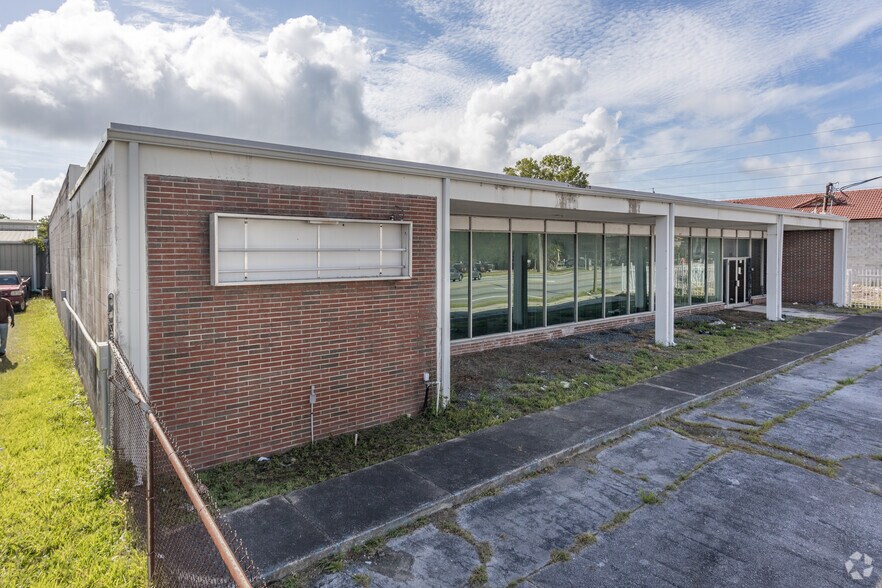435 & 450 Cassat Ave portefeuille de 2 biens à vendre sur LoopNet.fr - Photo principale – Image 1 sur 3