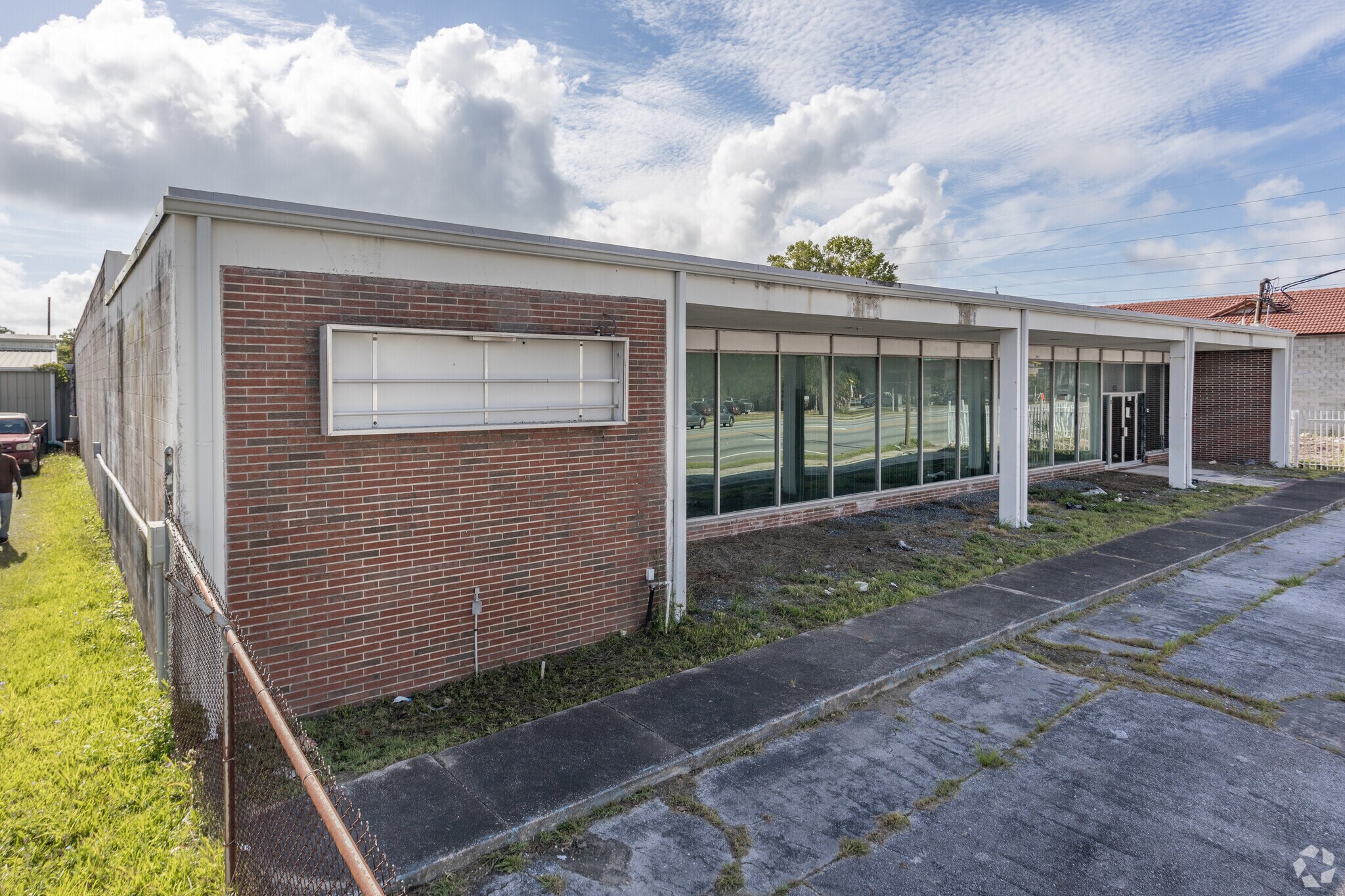 435 & 450 Cassat Ave portefeuille de 2 biens à vendre sur LoopNet.fr Photo principale– Image 1 sur 4