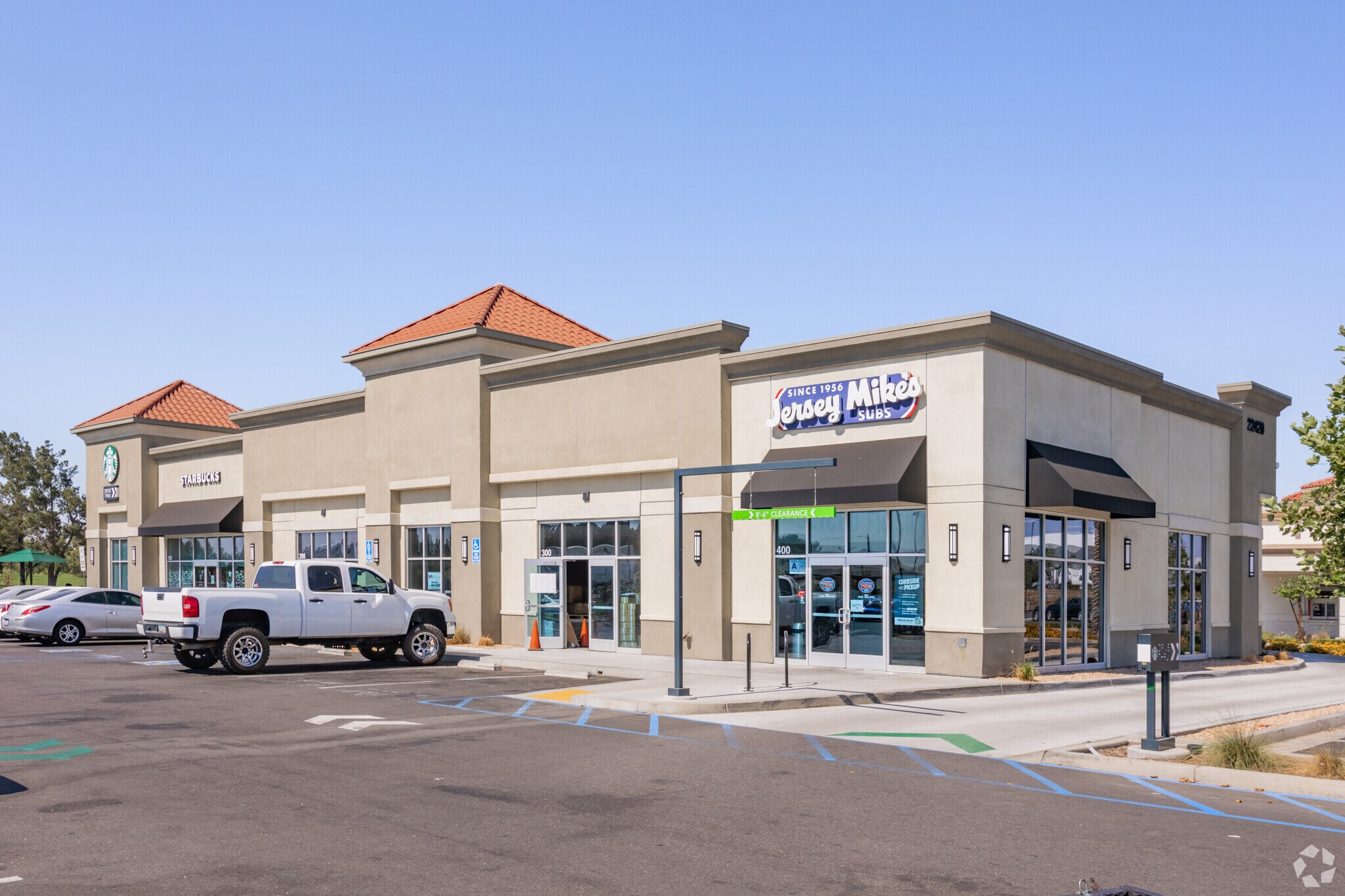 NEC Van Buren Blvd, Riverside, CA à louer Photo principale– Image 1 sur 12