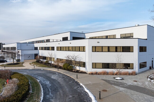 Plus de détails pour 118 Turnpike Rd, Southborough, MA - Bureau, Local d'activités à louer