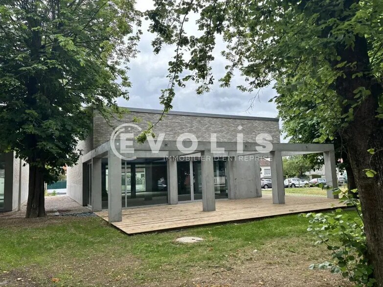 Local commercial dans Rivery à louer - Photo de l’immeuble – Image 1 sur 4