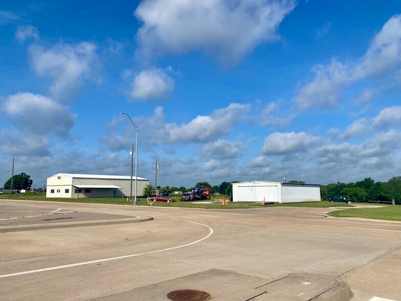 15194-15264 S IH 35, Bruceville, TX à louer - Photo de l’immeuble – Image 2 sur 5