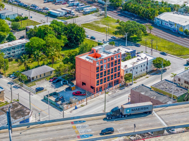 123 NW 14th st, Miami, FL à louer - Photo de l’immeuble – Image 3 sur 4