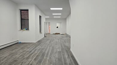 400 Utica Ave, Brooklyn, NY à louer Photo intérieure– Image 1 sur 8