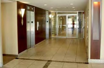 477 Mount Pleasant Rd, Toronto, ON à louer - Hall d’entrée – Image 2 sur 7