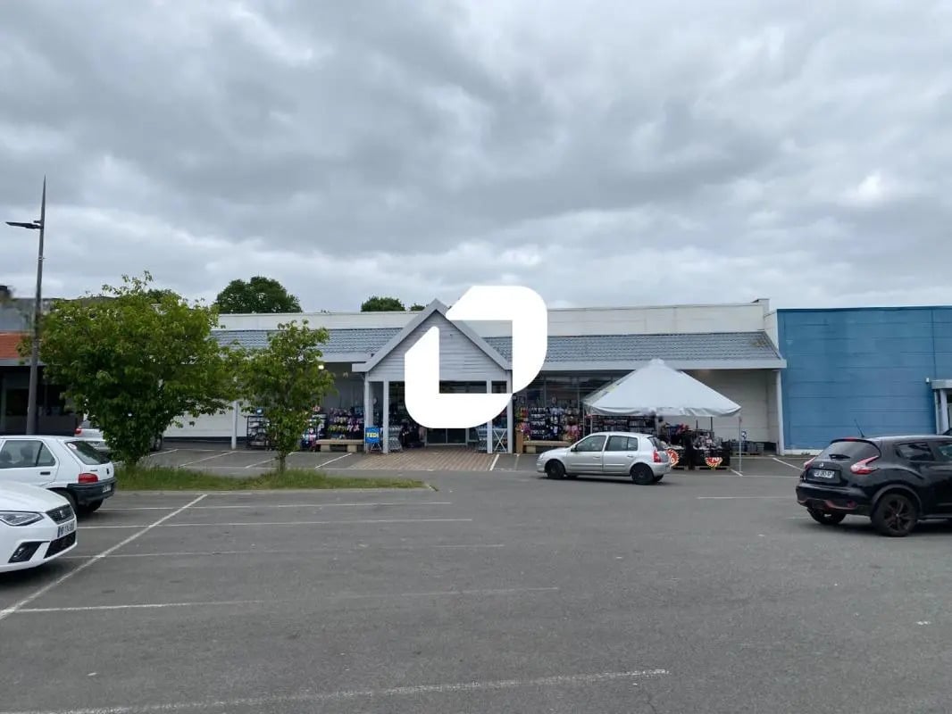 Local commercial dans Bruay-la-Buissière à louer Photo de l’immeuble– Image 1 sur 6