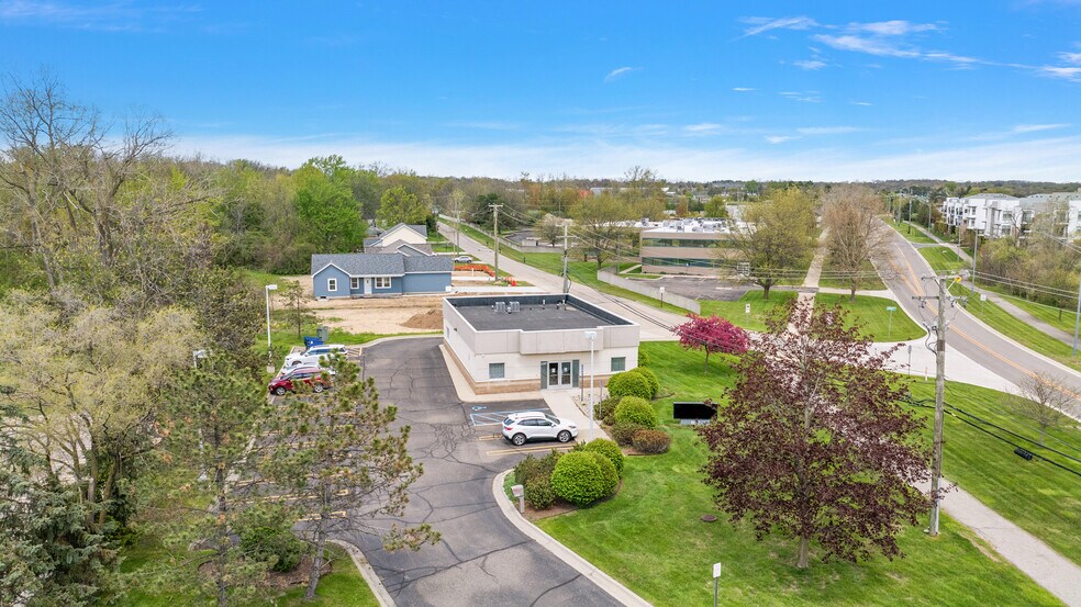 3297 Five Points Dr, Auburn Hills, MI à vendre - Photo de l’immeuble – Image 3 sur 8