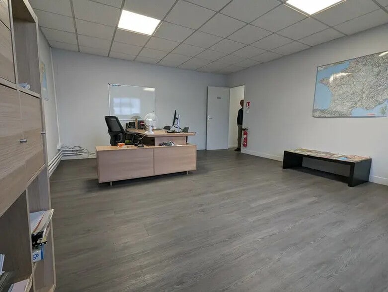 Bureau dans Saint-Étienne-du-Rouvray à louer - Photo intérieure – Image 2 sur 7