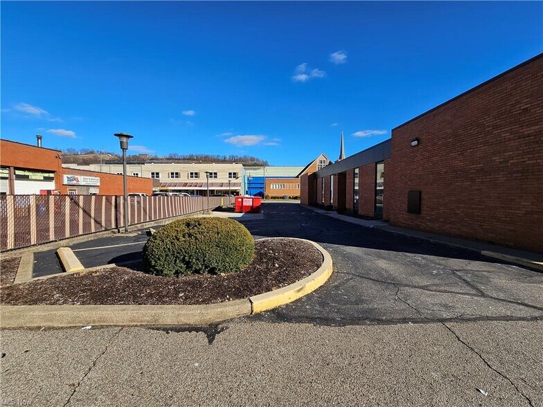 3265 Main St, Weirton, WV à vendre - Photo de l’immeuble – Image 2 sur 30