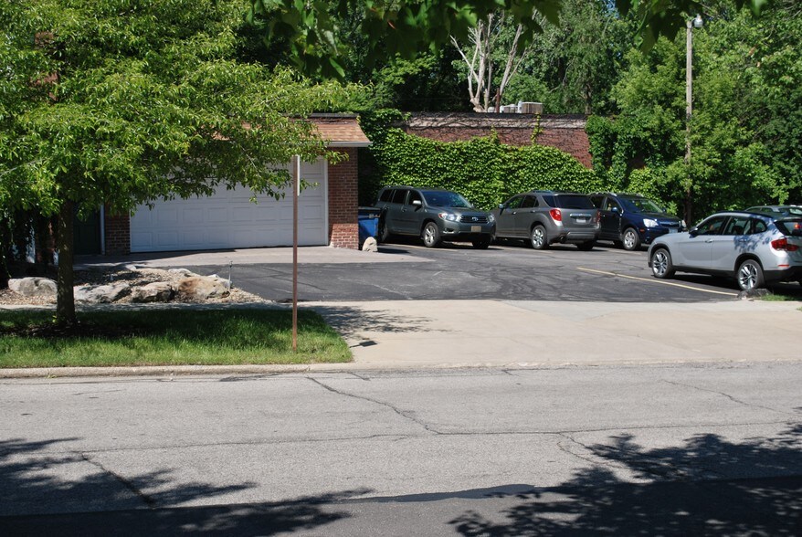 21400 Lorain Rd, Fairview Park, OH à vendre - Photo de l’immeuble – Image 2 sur 9