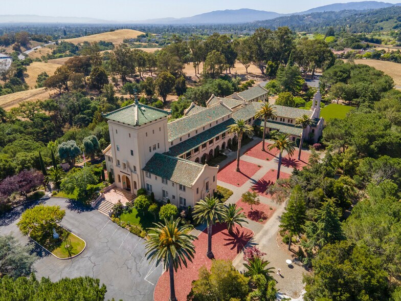 23000 Cristo Rey Dr, Los Altos, CA à louer - Photo de l’immeuble – Image 3 sur 9