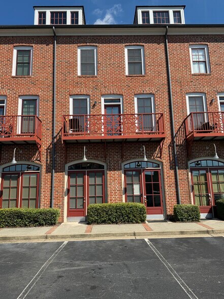 2325 Log Cabin Dr SE, Atlanta, GA à louer - Photo de l’immeuble – Image 3 sur 15