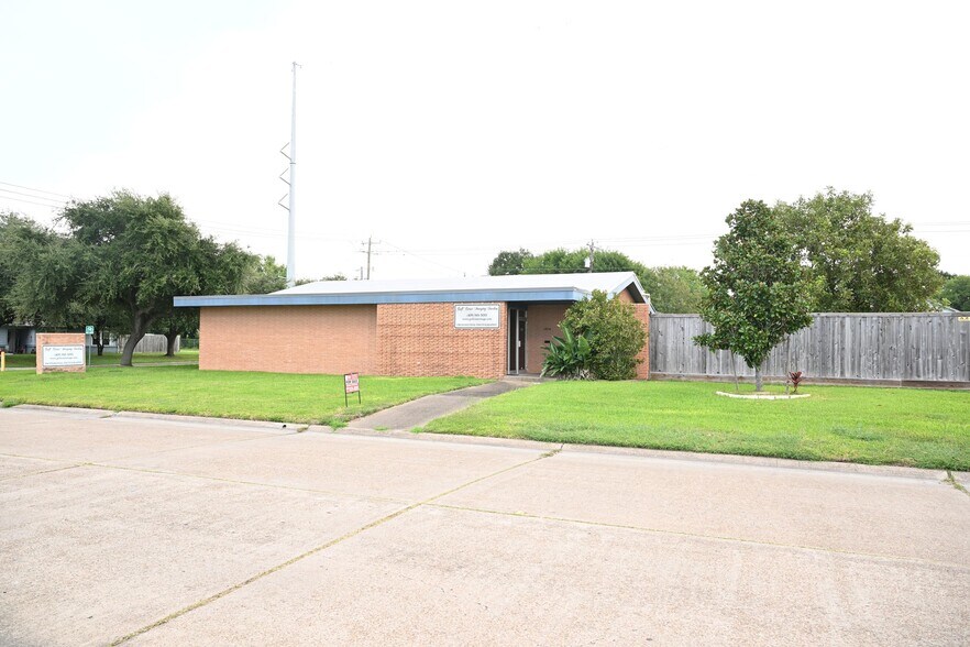 1218 14th Ave N, Texas City, TX à vendre - Photo de l’immeuble – Image 2 sur 18