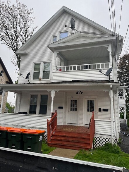 156 Hobart St, Meriden, CT à vendre - Photo principale – Image 1 sur 8