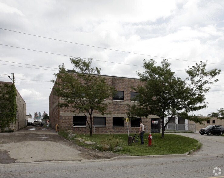 69 Healey Rd, Caledon, ON à louer - Photo de l’immeuble – Image 2 sur 2