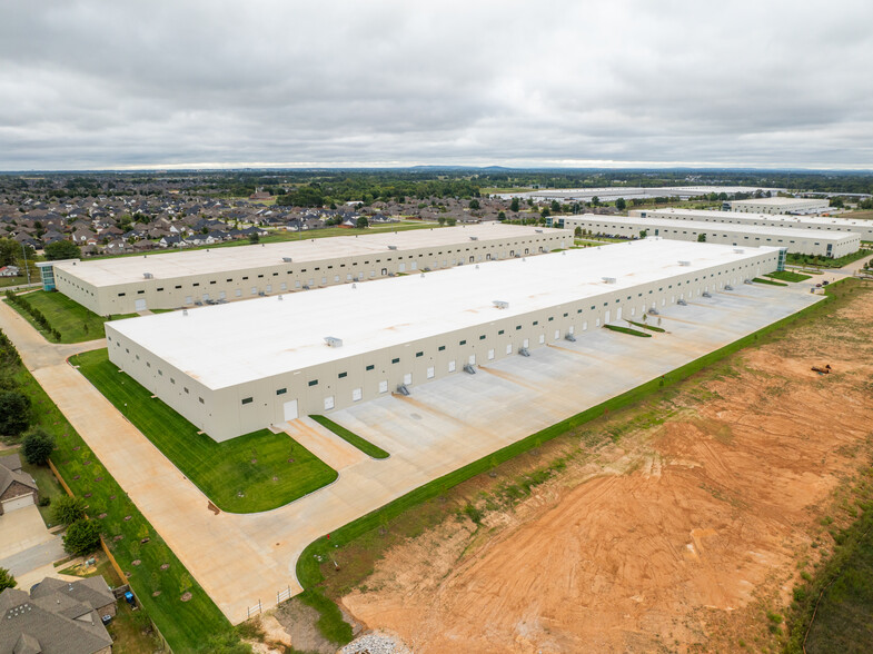 4300 N Rainbow Farm Rd, Bentonville, AR à louer - Photo de l’immeuble – Image 3 sur 10