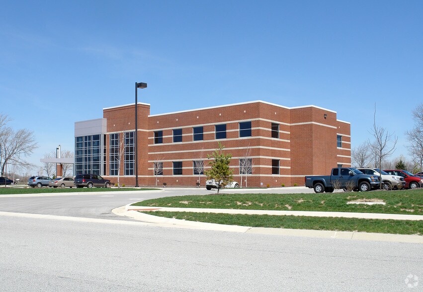 1040 S Greenwood Springs Blvd, Greenwood, IN à louer - Photo de l’immeuble – Image 2 sur 31