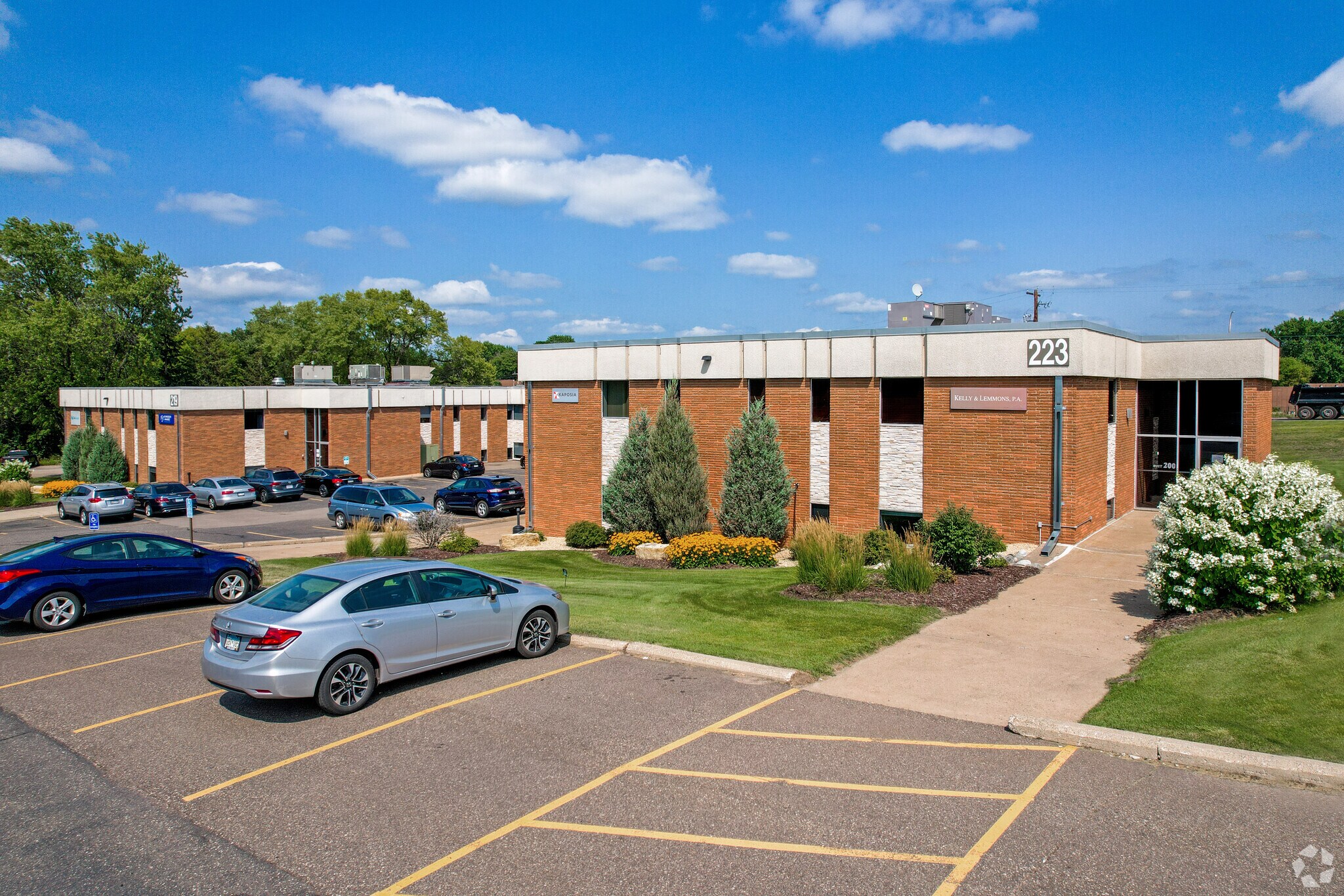 219-223 Little Canada Rd E, Saint Paul, MN à louer Photo principale– Image 1 sur 26