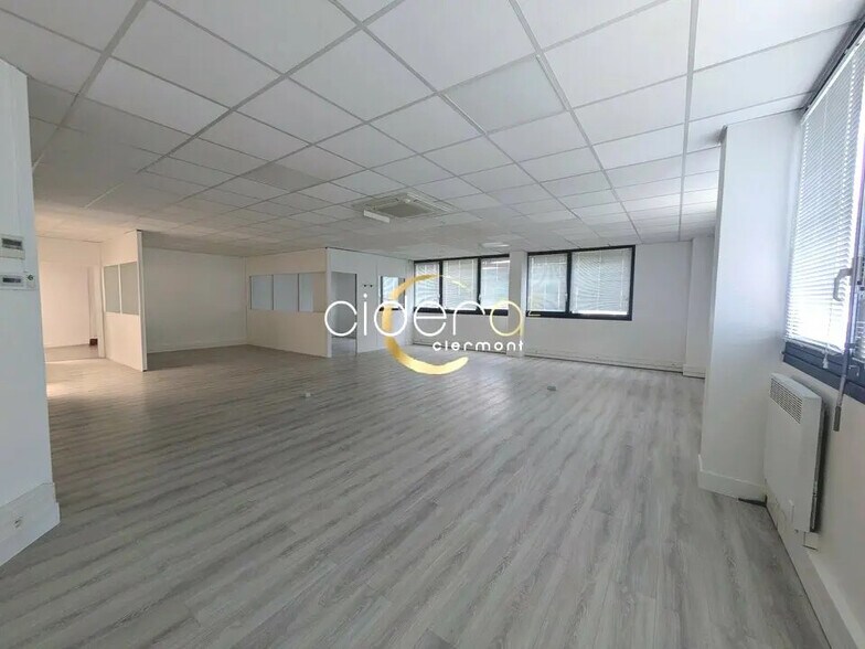 Bureau dans Clermont-Ferrand à louer - Photo de l’immeuble – Image 3 sur 8