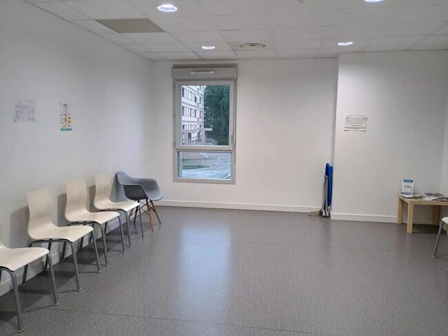 Plus de détails pour 41 Avenue Amédée Mercier, Bourg-en-Bresse - Bureau/Médical à louer