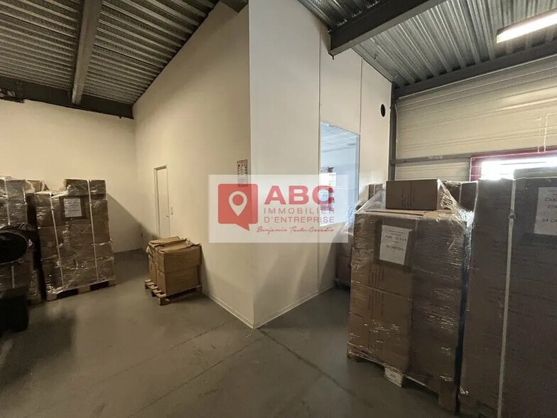 Local d’activités dans Pérols à louer - Photo de l’immeuble – Image 2 sur 7