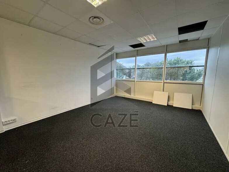 Bureau dans Mérignac à louer - Photo de l’immeuble – Image 3 sur 5