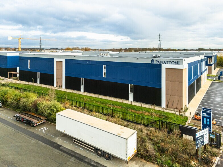 Local d’activités dans Moissy-Cramayel à louer - Photo de l’immeuble – Image 2 sur 3