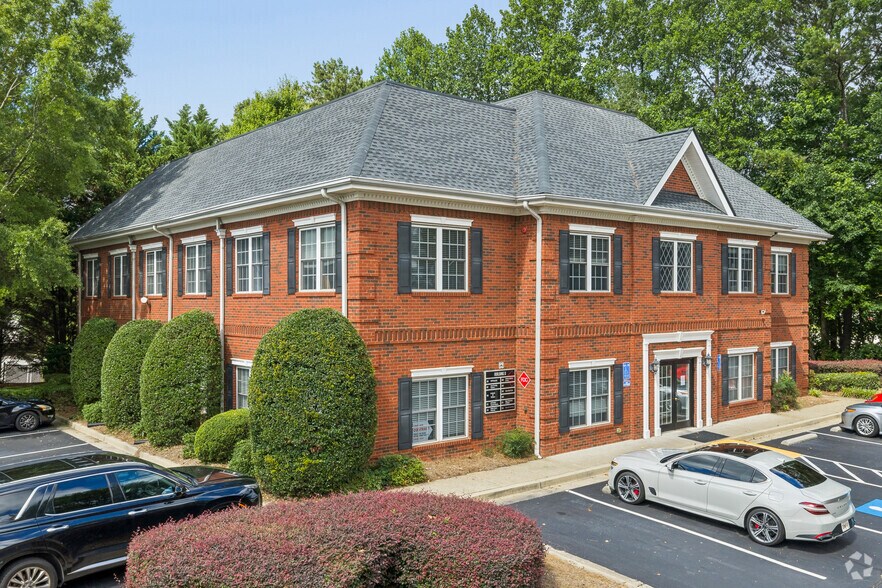 1290 Kennestone Cir, Marietta, GA à louer - Photo de l’immeuble – Image 1 sur 24