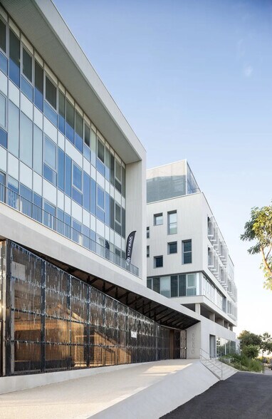 60 Avenue Andre Roussin, Marseille à louer - Photo de l’immeuble – Image 3 sur 9