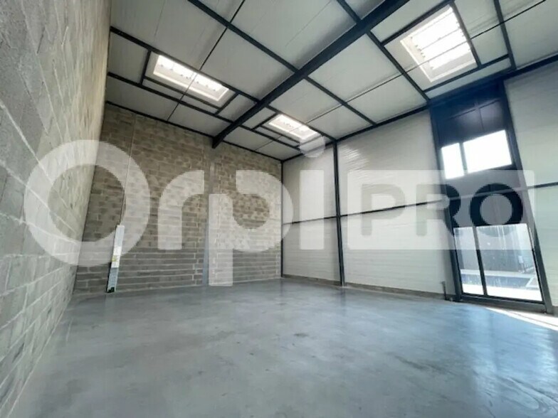 Local d’activités dans Trévoux à louer - Photo de l’immeuble – Image 1 sur 6