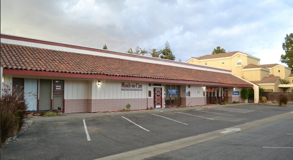 5598 Entrada Cedros, San Jose, CA à louer - Photo de l’immeuble – Image 1 sur 10