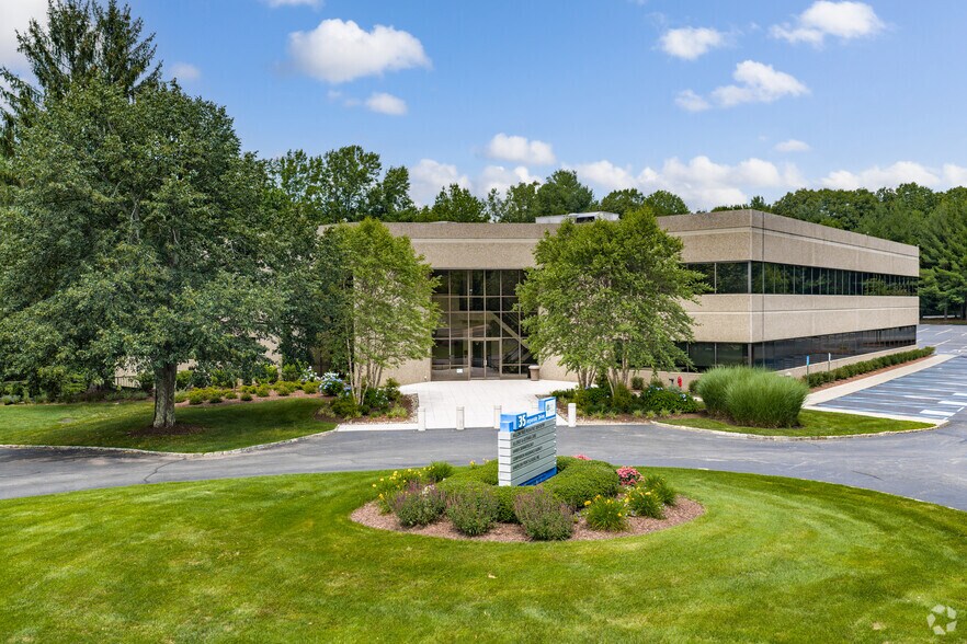35 Corporate Dr, Trumbull, CT à louer - Photo de l’immeuble – Image 1 sur 8