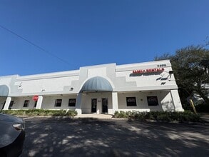 2855-2915 S Congress Ave, Delray Beach, FL à louer Photo de l’immeuble– Image 1 sur 6