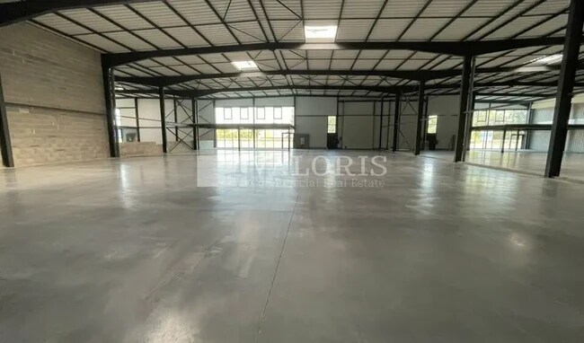 Plus de détails pour Local d'activités à louer