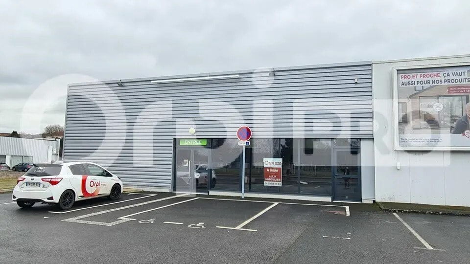 Local commercial dans Montluçon à louer Photo de l’immeuble– Image 1 sur 6