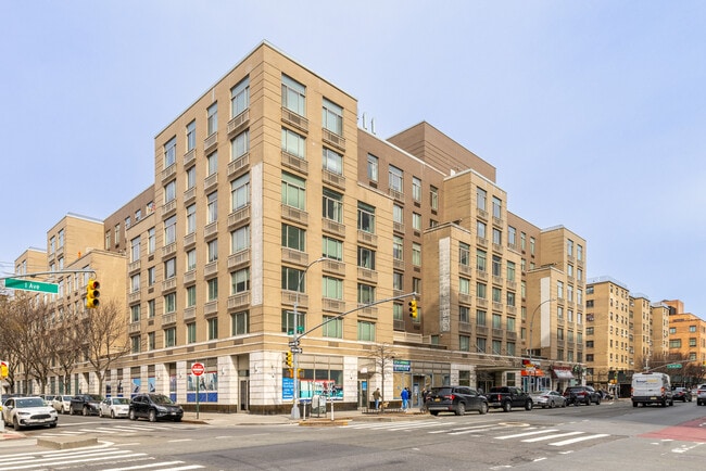 Plus de détails pour 1955 1st Ave, New York, NY - Local commercial à louer