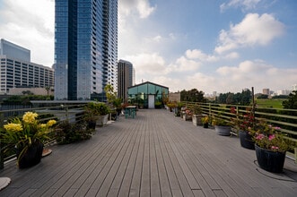 9975 Santa Monica Blvd, Beverly Hills, CA à louer Photo intérieure– Image 2 sur 5