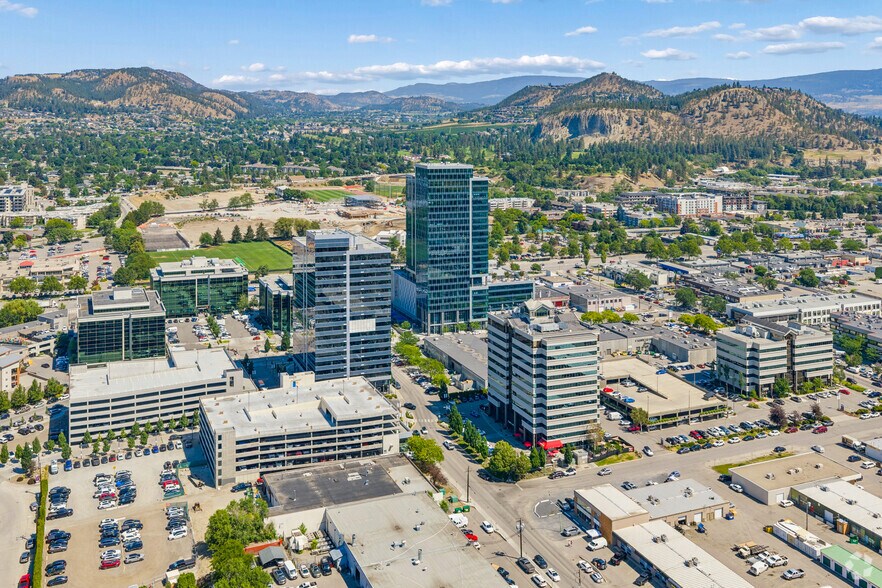 1700 Dickson Av, Kelowna, BC à louer - Aérien – Image 2 sur 25
