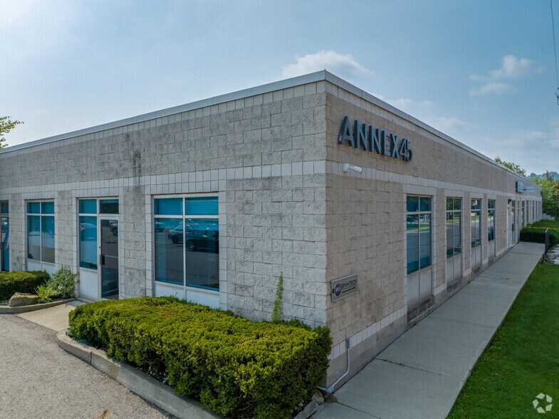 45 Frid St, Hamilton, ON à vendre - Photo principale – Image 1 sur 11