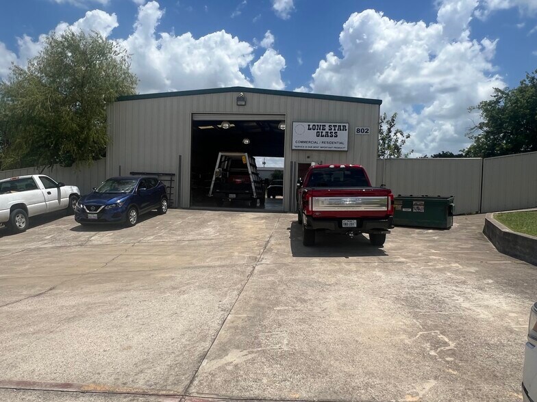 802 S WS Young Dr, Killeen, TX à louer - Photo de l’immeuble – Image 3 sur 7