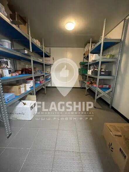 Local commercial dans Paris à louer - Photo de l’immeuble – Image 3 sur 6