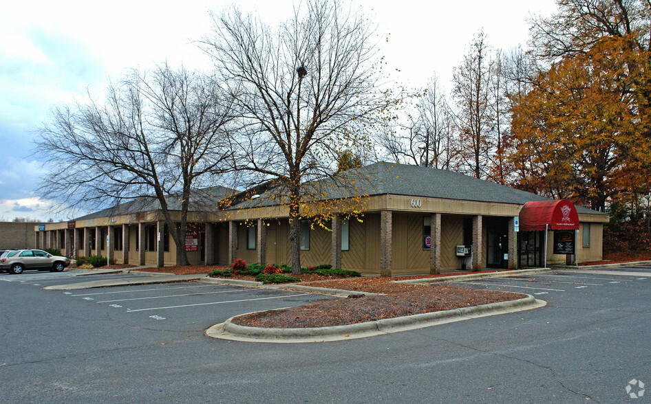 600 Matthews Mint Hill Rd, Matthews, NC à louer - Photo de l’immeuble – Image 2 sur 10