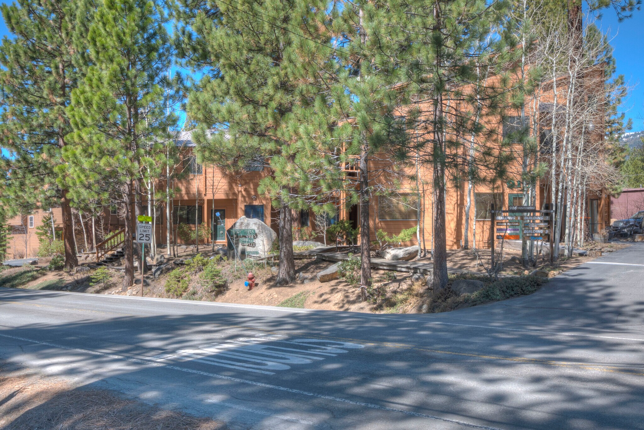 916 Southwood Blvd, Incline Village, NV à louer Photo de l’immeuble– Image 1 sur 3