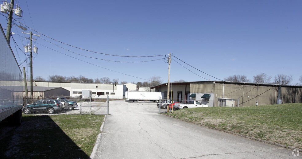 2129 Chipman St, Knoxville, TN à louer - Photo de l’immeuble – Image 2 sur 19