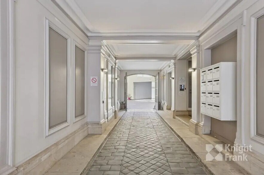 37-39 Rue De La Bienfaisance, Paris à louer - Photo de l’immeuble – Image 2 sur 8