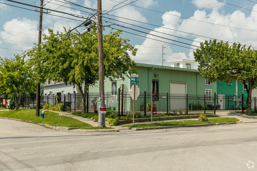1907 Spring St, Houston, TX à louer - Photo principale – Image 2 sur 8